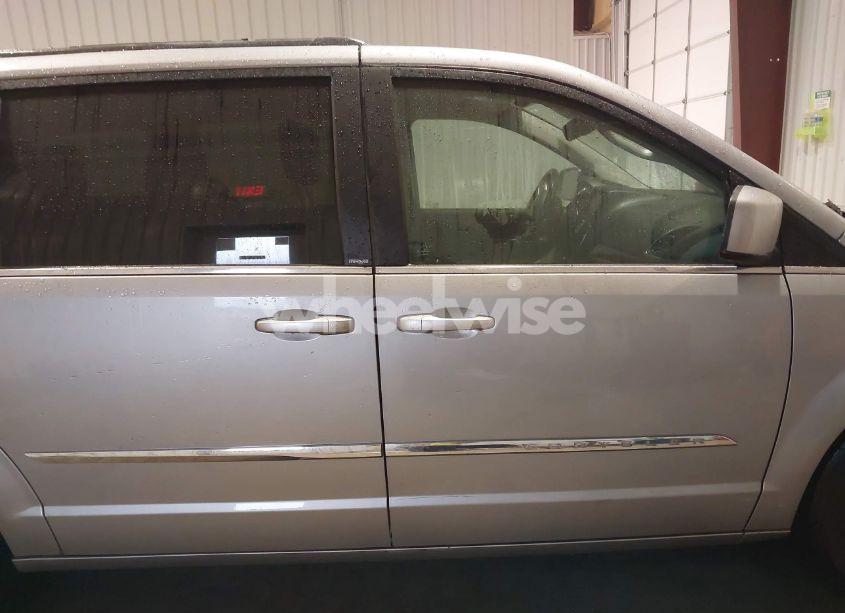 Photo 13 of 2014 Chrysler Town & COUNTRY TOURING (VIN 2C4RC1BG6ER295410)