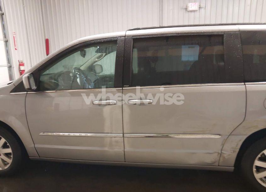 Photo 14 of 2014 Chrysler Town & COUNTRY TOURING (VIN 2C4RC1BG6ER295410)