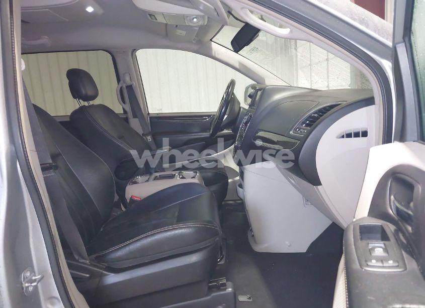 Photo 5 of 2014 Chrysler Town & COUNTRY TOURING (VIN 2C4RC1BG6ER295410)