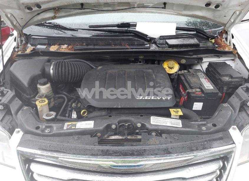 Photo 10 of 2014 Chrysler Town & COUNTRY TOURING (VIN 2C4RC1BG6ER303831)