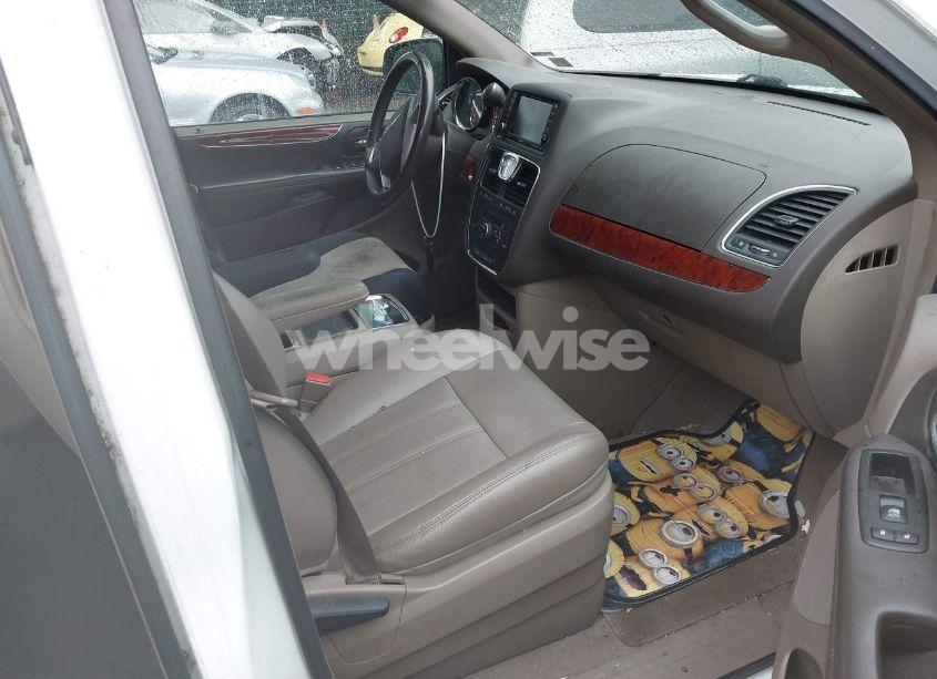 Photo 5 of 2014 Chrysler Town & COUNTRY TOURING (VIN 2C4RC1BG6ER303831)