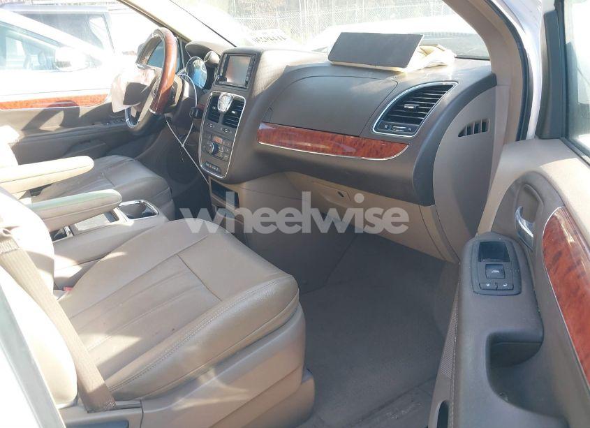 Photo 5 of 2014 Chrysler Town & COUNTRY TOURING (VIN 2C4RC1BG6ER312786)