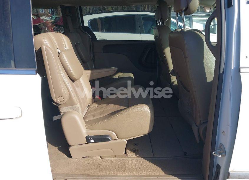 Photo 8 of 2014 Chrysler Town & COUNTRY TOURING (VIN 2C4RC1BG6ER312786)