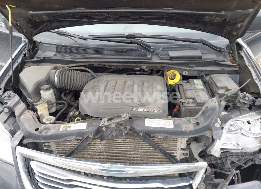 Photo 10 of 2014 Chrysler Town & COUNTRY TOURING (VIN 2C4RC1BG6ER345481)