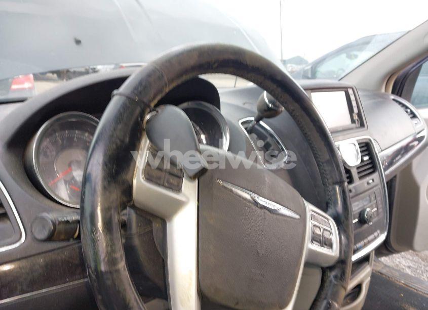 Photo 11 of 2014 Chrysler Town & COUNTRY TOURING (VIN 2C4RC1BG6ER345481)