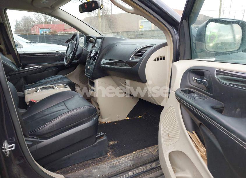 Photo 5 of 2014 Chrysler Town & COUNTRY TOURING (VIN 2C4RC1BG6ER345481)