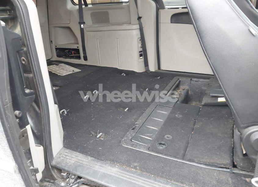 Photo 8 of 2014 Chrysler Town & COUNTRY TOURING (VIN 2C4RC1BG6ER345481)