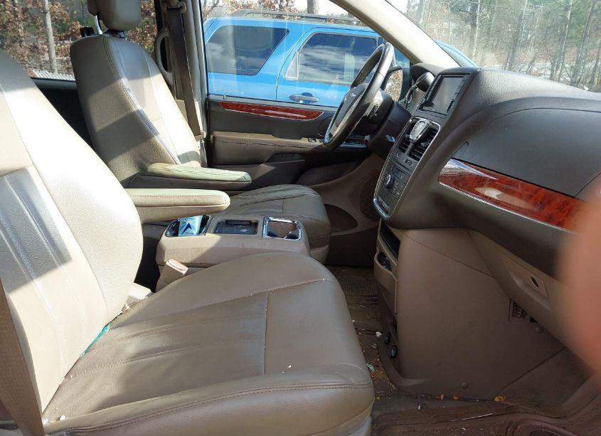 Photo 5 of 2014 Chrysler Town & COUNTRY TOURING (VIN 2C4RC1BG6ER358103)