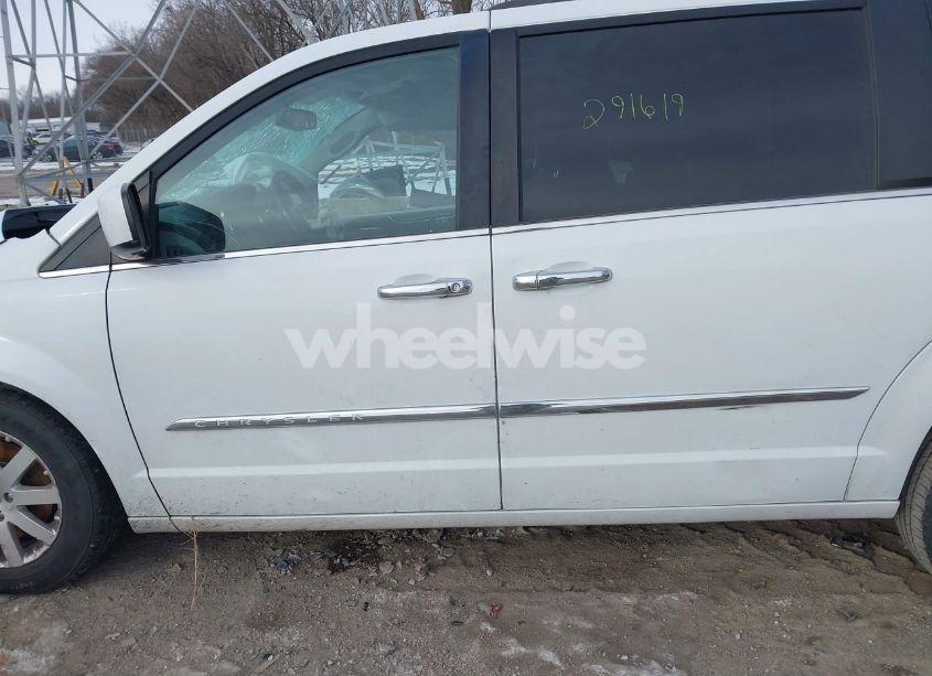 Photo 15 of 2014 Chrysler Town & COUNTRY TOURING (VIN 2C4RC1BG6ER363236)