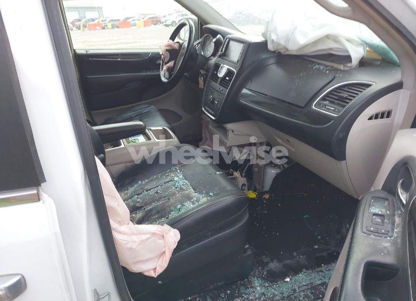 Photo 5 of 2014 Chrysler Town & COUNTRY TOURING (VIN 2C4RC1BG6ER363236)