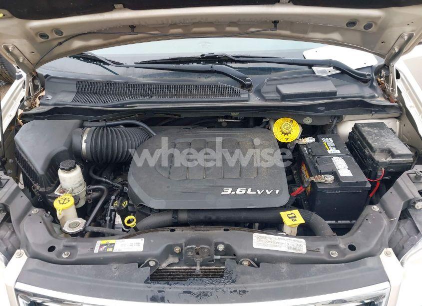 Photo 10 of 2014 Chrysler Town & COUNTRY TOURING (VIN 2C4RC1BG6ER372289)