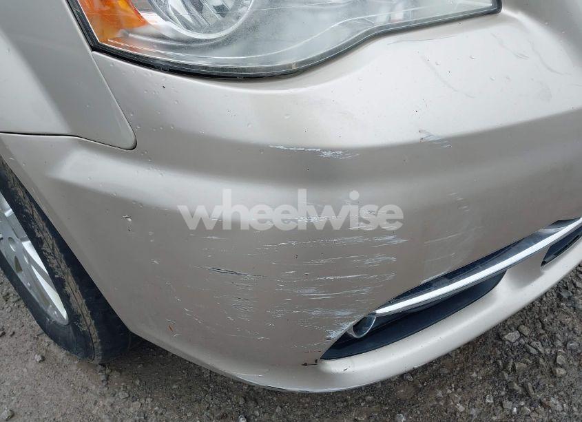 Photo 12 of 2014 Chrysler Town & COUNTRY TOURING (VIN 2C4RC1BG6ER372289)