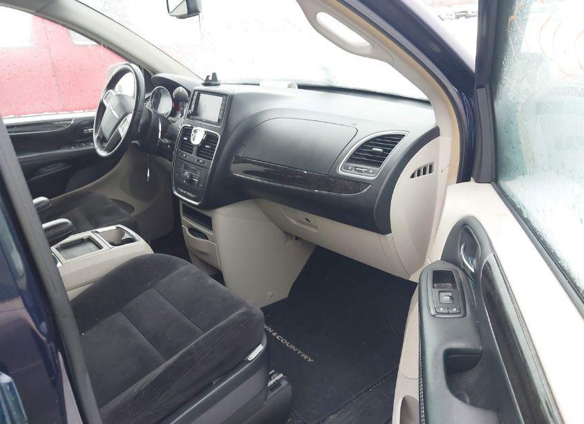 Photo 5 of 2014 Chrysler Town & COUNTRY TOURING (VIN 2C4RC1BG6ER374351)