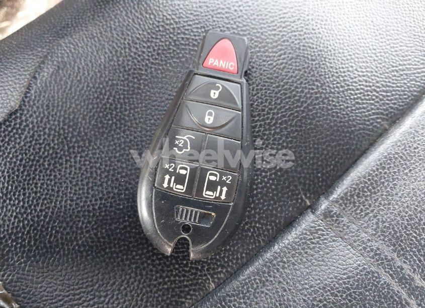 Photo 11 of 2014 Chrysler Town & COUNTRY TOURING (VIN 2C4RC1BG6ER386970)