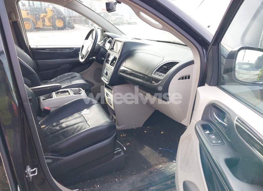 Photo 5 of 2014 Chrysler Town & COUNTRY TOURING (VIN 2C4RC1BG6ER386970)