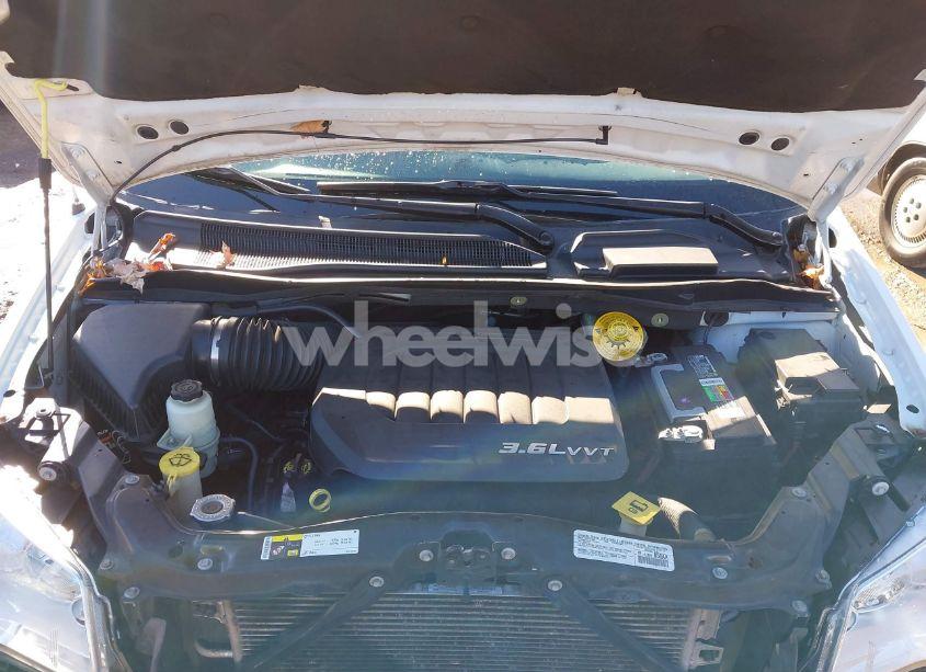 Photo 10 of 2014 Chrysler Town & COUNTRY TOURING (VIN 2C4RC1BG6ER393868)