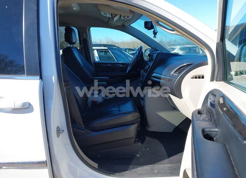 Photo 5 of 2014 Chrysler Town & COUNTRY TOURING (VIN 2C4RC1BG6ER393868)