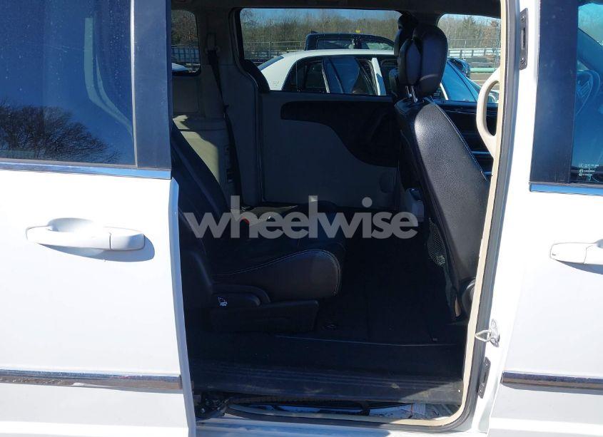 Photo 8 of 2014 Chrysler Town & COUNTRY TOURING (VIN 2C4RC1BG6ER393868)