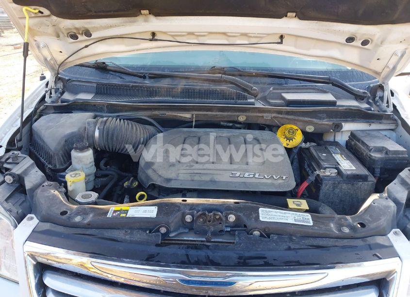 Photo 10 of 2014 Chrysler Town & COUNTRY TOURING (VIN 2C4RC1BG6ER437691)