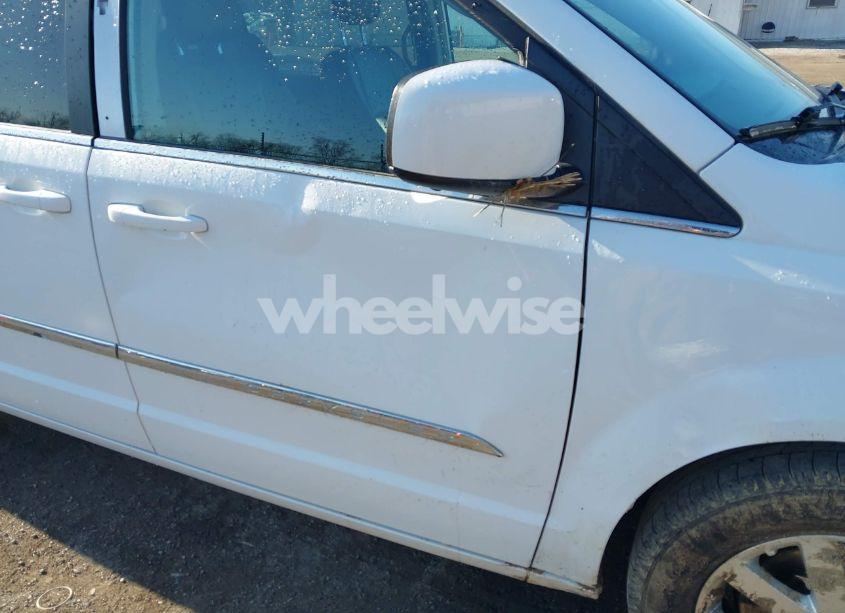 Photo 6 of 2014 Chrysler Town & COUNTRY TOURING (VIN 2C4RC1BG6ER437691)