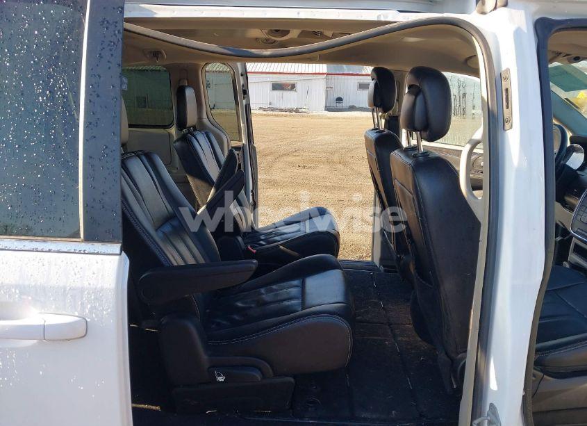 Photo 8 of 2014 Chrysler Town & COUNTRY TOURING (VIN 2C4RC1BG6ER437691)