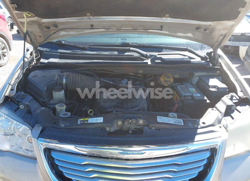 Photo 10 of 2014 Chrysler Town & COUNTRY TOURING (VIN 2C4RC1BG6ER447881)