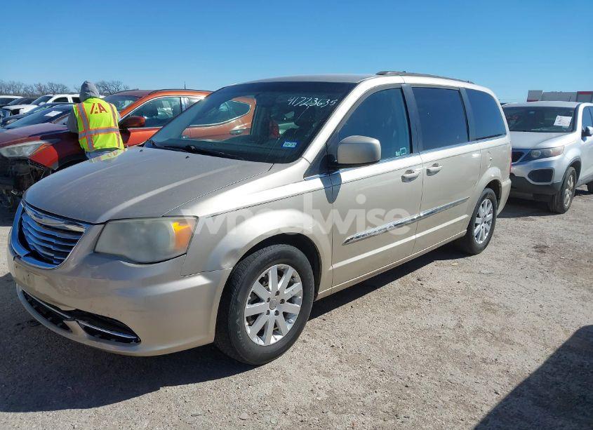 Photo 2 of 2014 Chrysler Town & COUNTRY TOURING (VIN 2C4RC1BG6ER447881)
