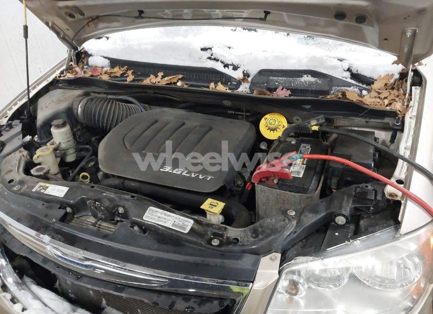 Photo 10 of 2014 Chrysler Town & COUNTRY TOURING (VIN 2C4RC1BG6ER460873)