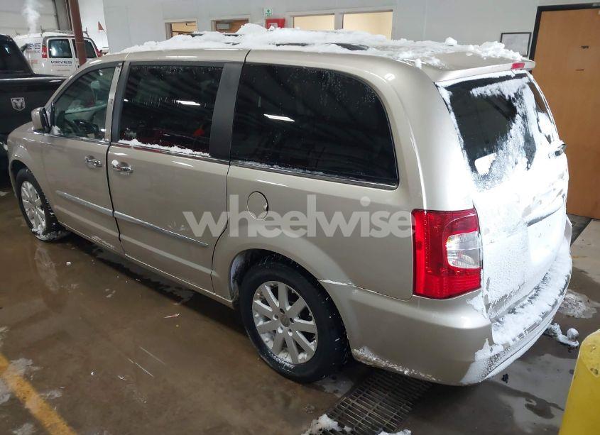 Photo 3 of 2014 Chrysler Town & COUNTRY TOURING (VIN 2C4RC1BG6ER460873)