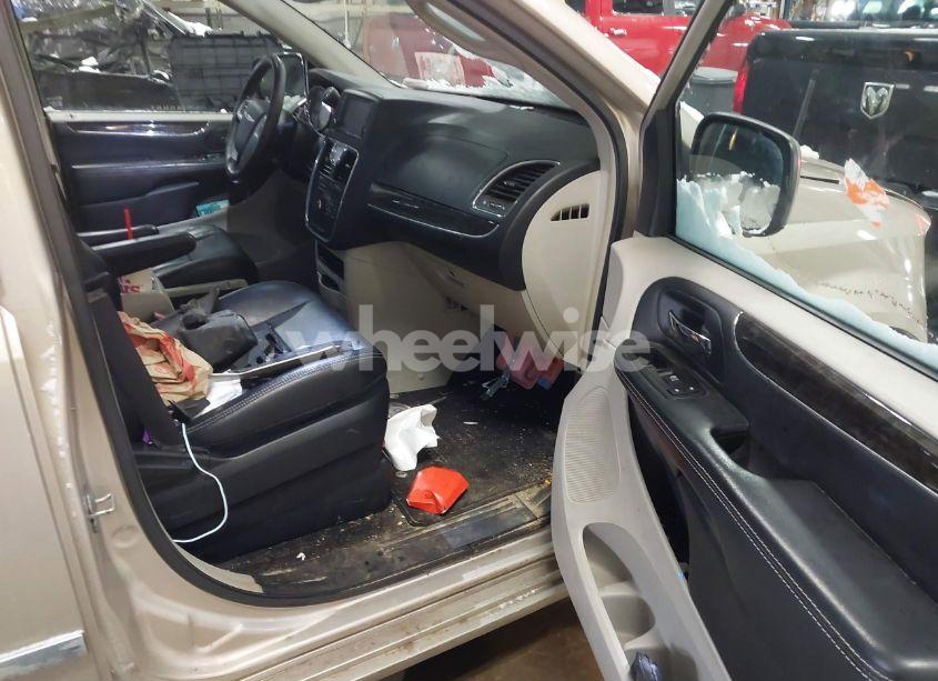 Photo 5 of 2014 Chrysler Town & COUNTRY TOURING (VIN 2C4RC1BG6ER460873)