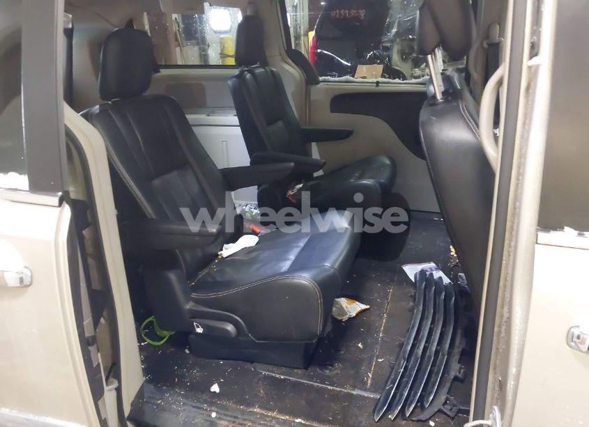 Photo 8 of 2014 Chrysler Town & COUNTRY TOURING (VIN 2C4RC1BG6ER460873)