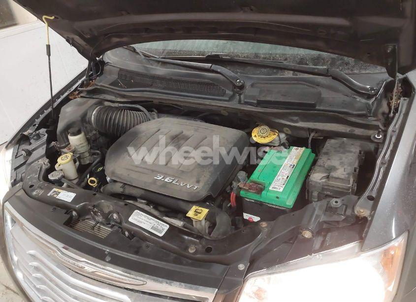 Photo 10 of 2015 Chrysler Town & COUNTRY TOURING (VIN 2C4RC1BG6FR562658)