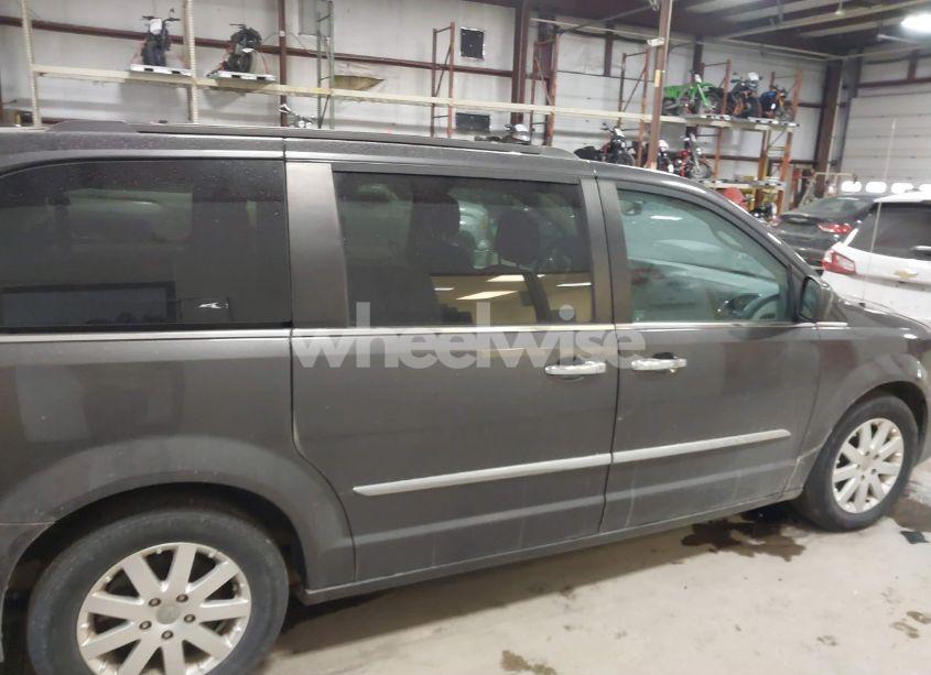 Photo 13 of 2015 Chrysler Town & COUNTRY TOURING (VIN 2C4RC1BG6FR562658)