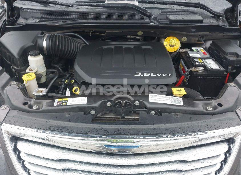 Photo 10 of 2015 Chrysler Town & COUNTRY TOURING (VIN 2C4RC1BG6FR589374)
