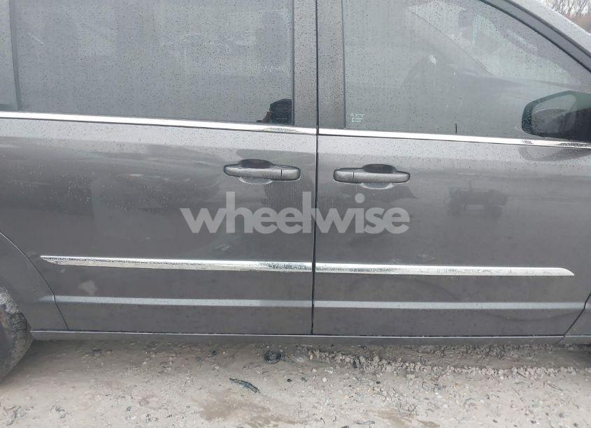 Photo 13 of 2015 Chrysler Town & COUNTRY TOURING (VIN 2C4RC1BG6FR589374)