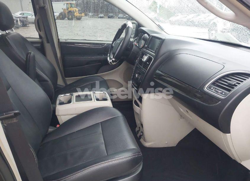 Photo 5 of 2015 Chrysler Town & COUNTRY TOURING (VIN 2C4RC1BG6FR589374)