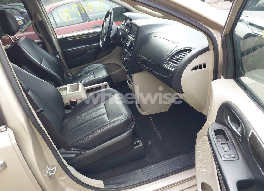 Photo 5 of 2015 Chrysler Town & COUNTRY TOURING (VIN 2C4RC1BG6FR602012)