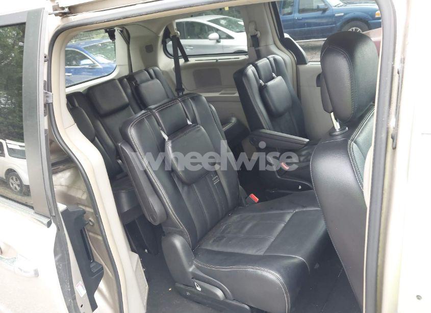 Photo 8 of 2015 Chrysler Town & COUNTRY TOURING (VIN 2C4RC1BG6FR602012)