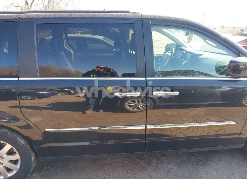 Photo 13 of 2015 Chrysler Town & COUNTRY TOURING (VIN 2C4RC1BG6FR629551)