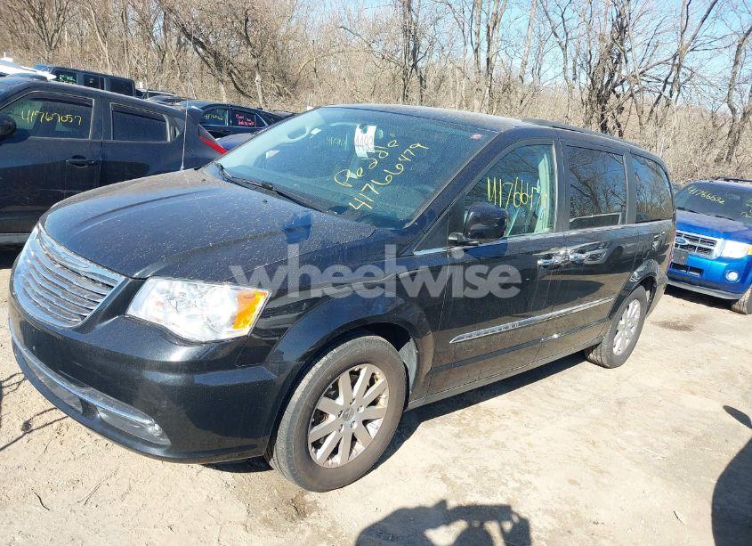Photo 2 of 2015 Chrysler Town & COUNTRY TOURING (VIN 2C4RC1BG6FR629551)