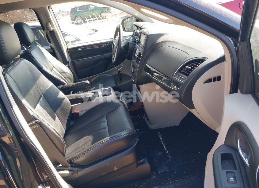 Photo 5 of 2015 Chrysler Town & COUNTRY TOURING (VIN 2C4RC1BG6FR629551)