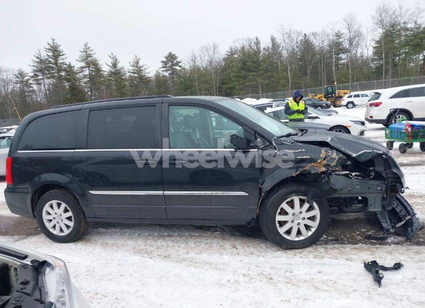Photo 13 of 2015 Chrysler Town & COUNTRY TOURING (VIN 2C4RC1BG6FR654952)