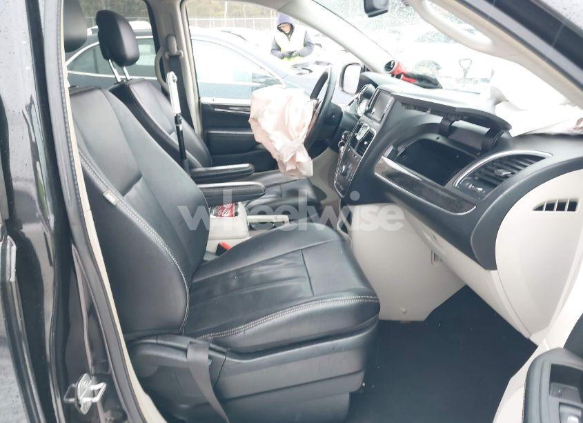 Photo 5 of 2015 Chrysler Town & COUNTRY TOURING (VIN 2C4RC1BG6FR654952)