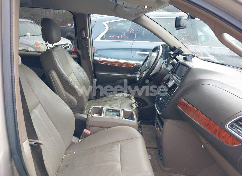 Photo 5 of 2015 Chrysler Town & COUNTRY TOURING (VIN 2C4RC1BG6FR661903)