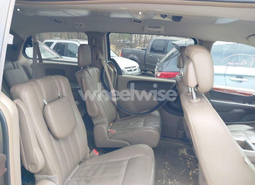 Photo 8 of 2015 Chrysler Town & COUNTRY TOURING (VIN 2C4RC1BG6FR661903)