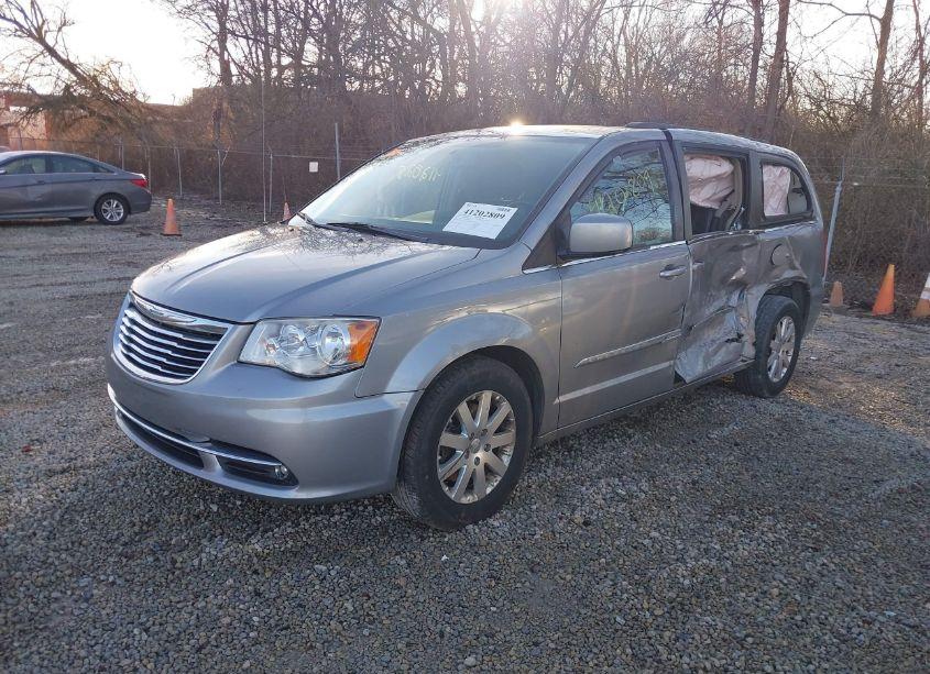 Photo 2 of 2015 Chrysler Town & COUNTRY TOURING (VIN 2C4RC1BG6FR694528)