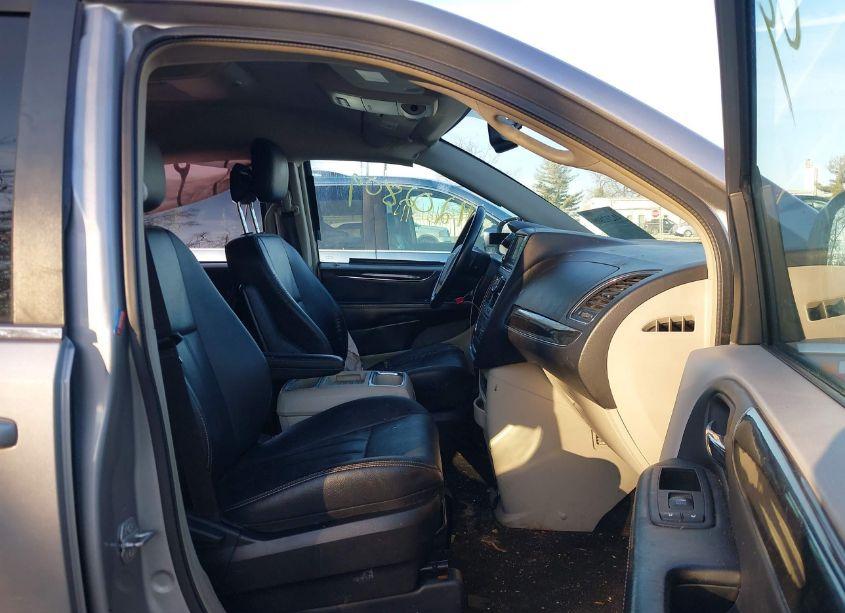 Photo 5 of 2015 Chrysler Town & COUNTRY TOURING (VIN 2C4RC1BG6FR694528)