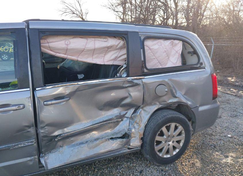 Photo 6 of 2015 Chrysler Town & COUNTRY TOURING (VIN 2C4RC1BG6FR694528)