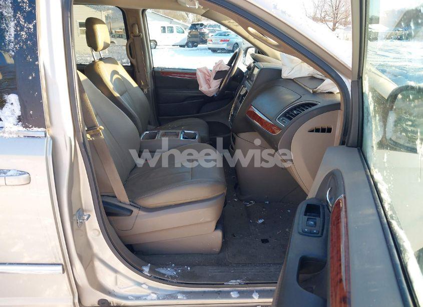 Photo 5 of 2015 Chrysler Town & COUNTRY TOURING (VIN 2C4RC1BG6FR706659)