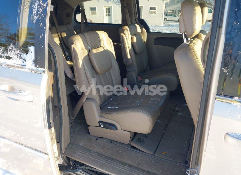 Photo 8 of 2015 Chrysler Town & COUNTRY TOURING (VIN 2C4RC1BG6FR706659)